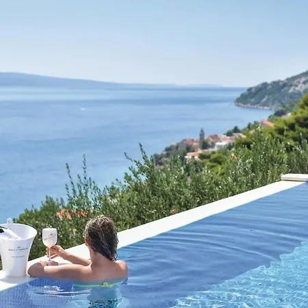 Holiday home Blue Dream Mit Infinity-pool Und Whirlpool Pisak