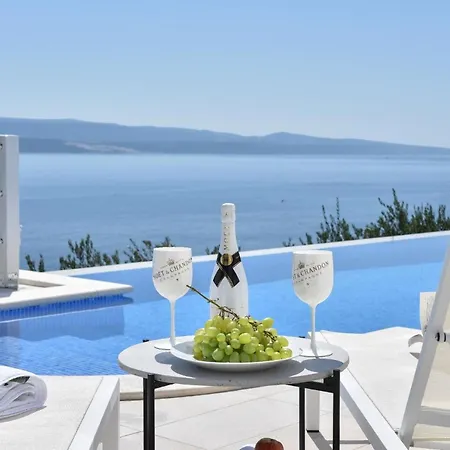 Blue Dream Mit Infinity-pool Und Whirlpool *