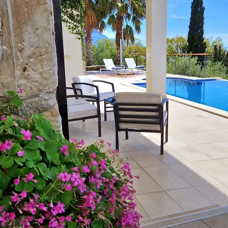 Blue Dream Mit Infinity-pool Und Whirlpool Pisak