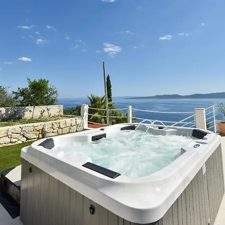 Holiday home Blue Dream Mit Infinity-pool Und Whirlpool Pisak