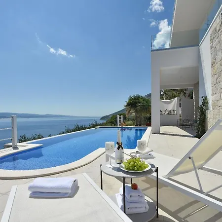 Blue Dream Mit Infinity-pool Und Whirlpool