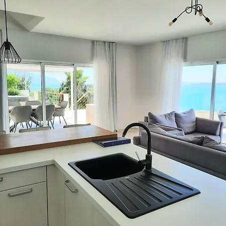 Holiday home Blue Dream Mit Infinity-pool Und Whirlpool *