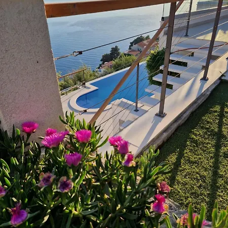 Holiday home Blue Dream Mit Infinity-pool Und Whirlpool *